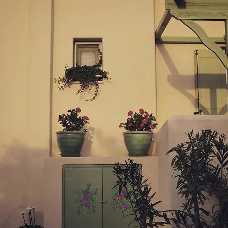 Flower And Crafts - The Eco Nature House Holiday home *
